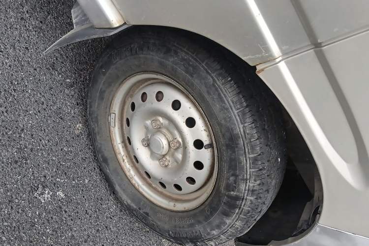 Used Wuling Zhiguang 2013 1.0L Practical Version Right Front Wheel Hub
