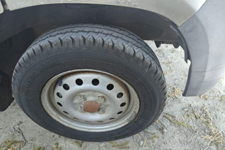 Used Wuling Zhiguang 2013 1.0L Practical Version Right Front Wheel Hub