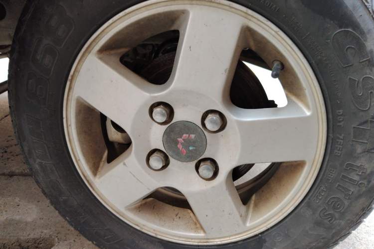 Used Wuling Zhiguang 2013 1.0L Base Version Right Front Wheel Hub