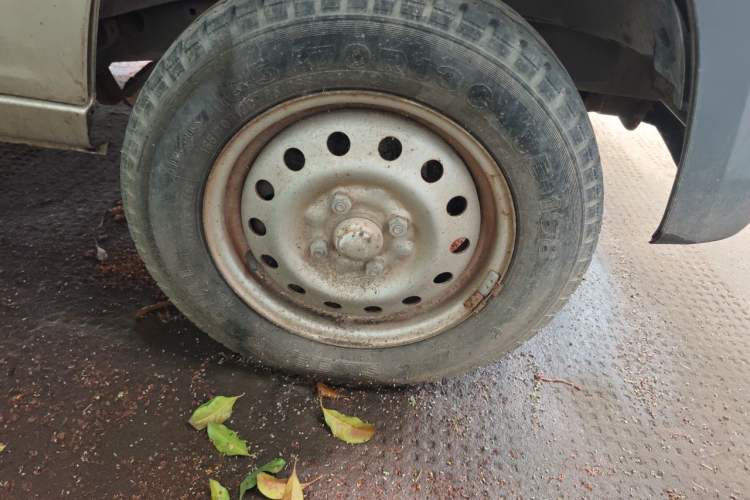 Used Wuling Zhiguang 2013 1.0L Practical Version Right Front Wheel Hub