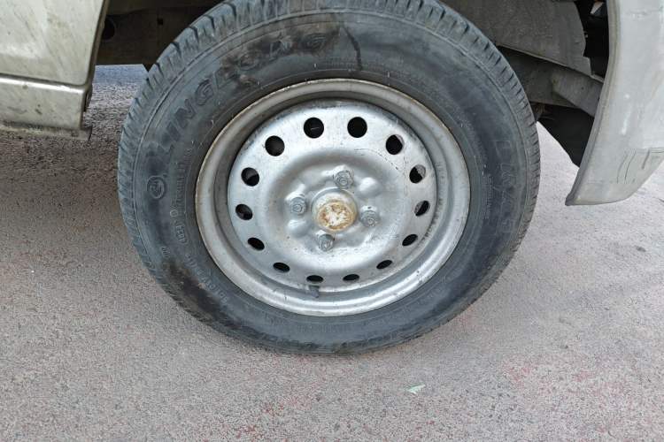 Used Wuling Zhiguang 2013 1.0L Practical Version Right Front Wheel Hub
