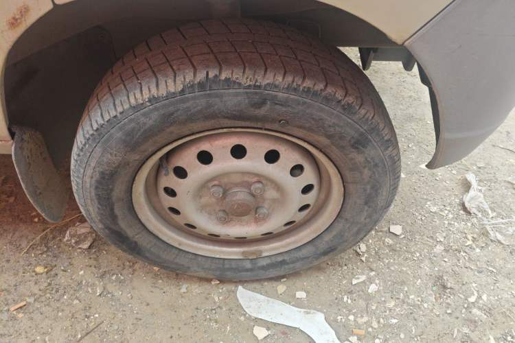Used Wuling Zhiguang 2013 1.0L Practical Version Right Front Wheel Hub