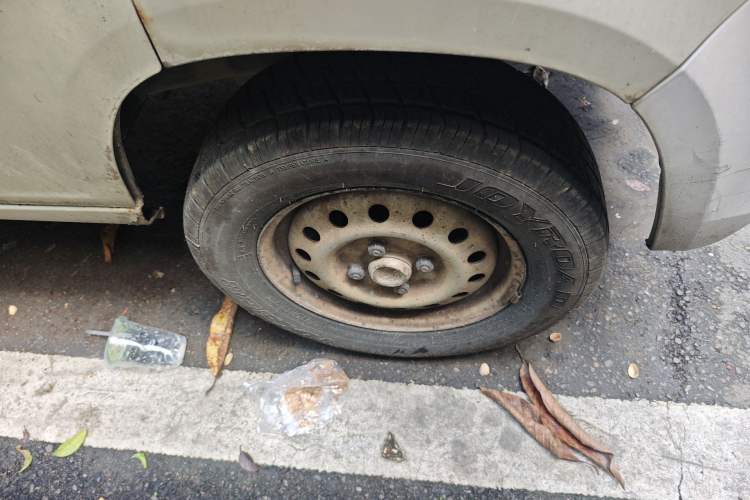 Used Wuling Zhiguang 2013 1.0L Base Version Right Front Wheel Hub