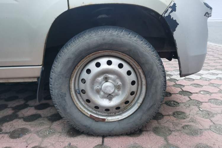 Used Wuling Zhiguang 2013 1.0L Practical Version Right Front Wheel Hub