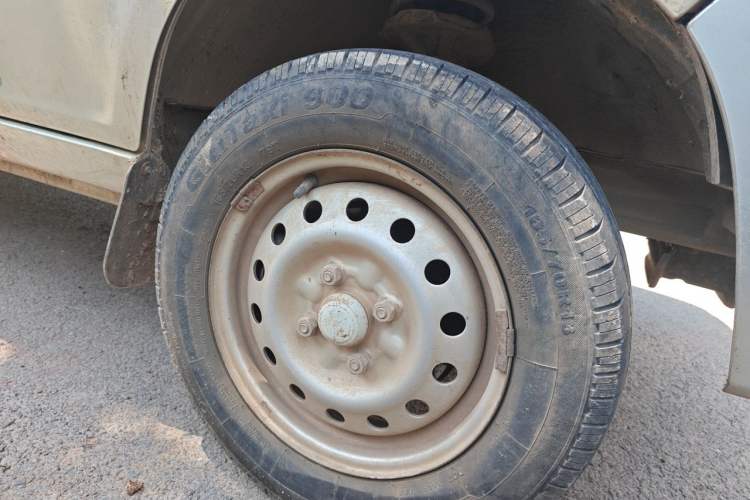 Used Wuling Zhiguang 2013 1.0L Practical Version Right Front Wheel Hub