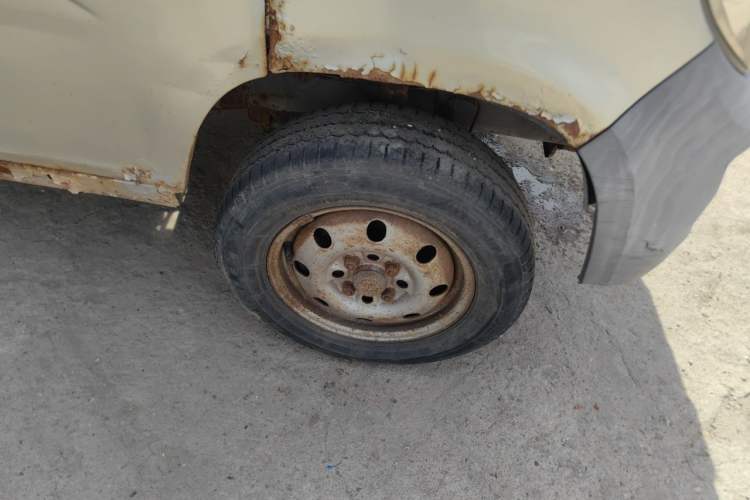 Used Wuling Zhiguang 2013 1.0L Practical Version Right Front Wheel Hub
