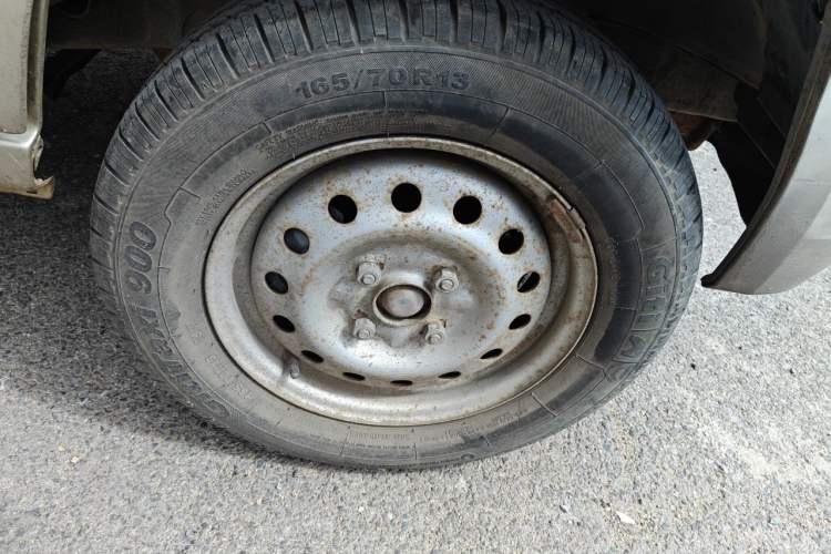 Used Wuling Zhiguang 2013 1.0L Practical Version Right Front Wheel Hub