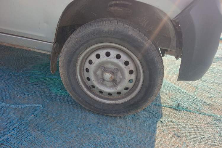 Used Wuling Zhiguang 2013 1.0L Practical Version Right Front Wheel Hub