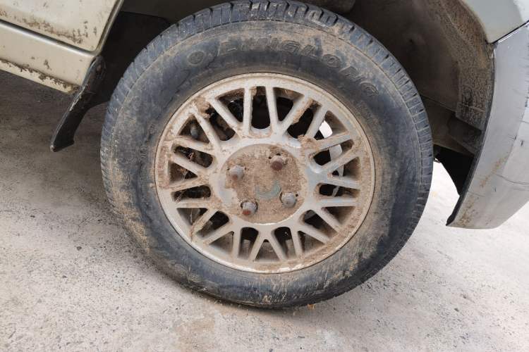 Used Wuling Zhiguang 2013 1.0L Practical Version Right Front Wheel Hub