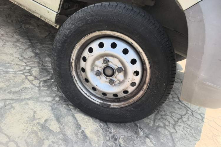 Used Wuling Zhiguang 2013 1.0L Practical Version Right Front Wheel Hub