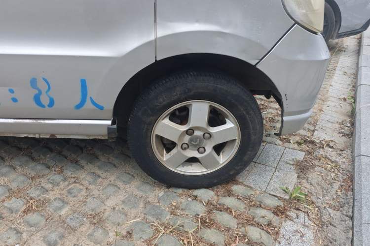 Used Wuling Zhiguang 2013 1.0L Practical Version Right Front Wheel Hub