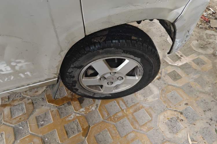 Used Wuling Zhiguang 2013 1.0L Practical Version Right Front Wheel Hub