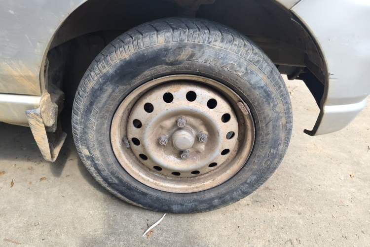Used Wuling Zhiguang 2013 1.0L Practical Version Right Front Wheel Hub