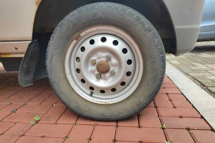 Used Wuling Zhiguang 2013 1.0L Practical Version Right Front Wheel Hub