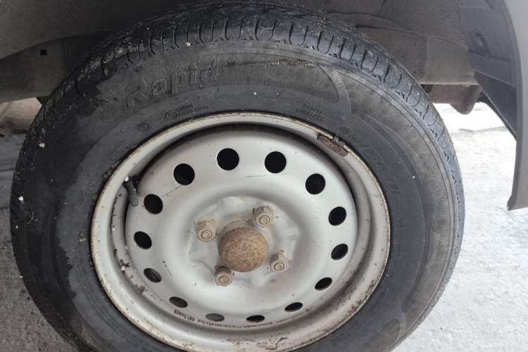 Used Wuling Zhiguang 2013 1.0L Practical Version Right Front Wheel Hub