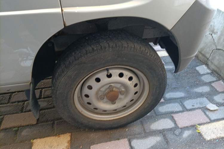 Used Wuling Zhiguang 2013 1.0L Practical Version Right Front Wheel Hub