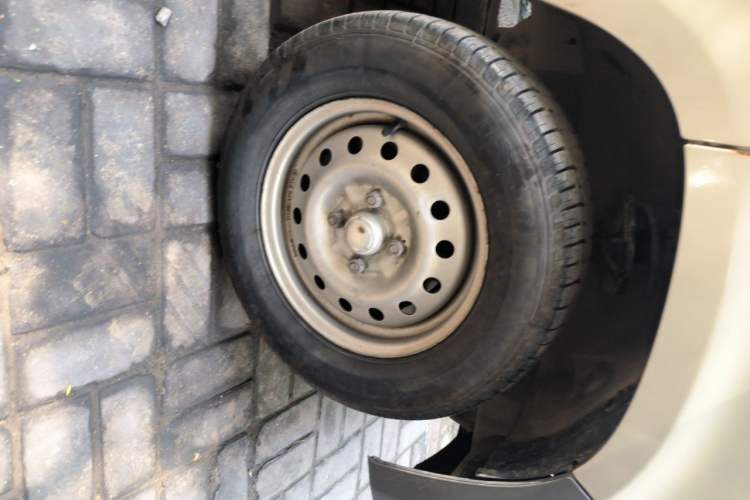 Used Wuling Zhiguang 2013 1.0L Practical Version Right Front Wheel Hub