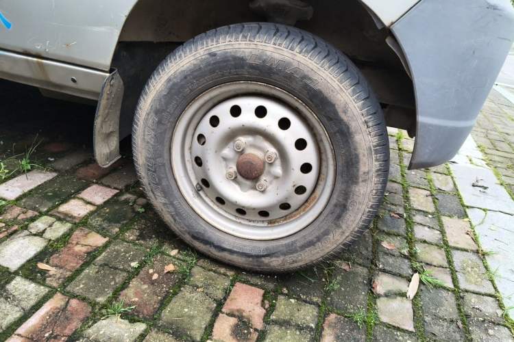 Used Wuling Zhiguang 2013 1.0L Practical Version Right Front Wheel Hub
