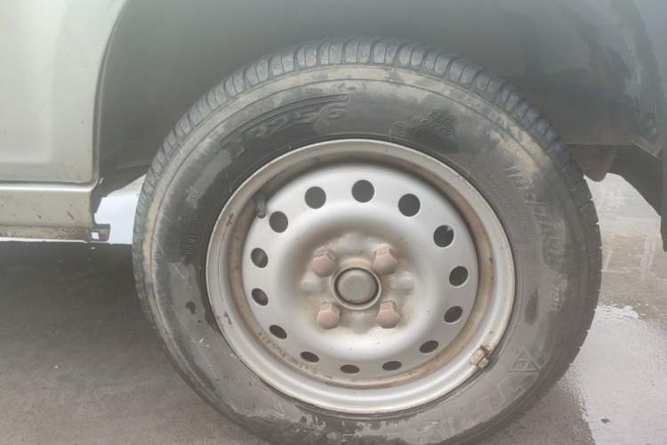 Used Wuling Zhiguang 2013 1.0L Practical Version Right Front Wheel Hub