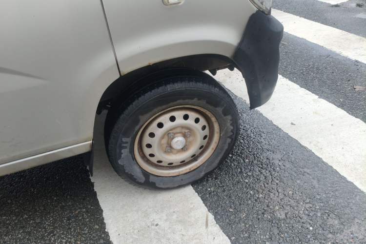 Used Wuling Zhiguang 2013 1.0L Practical Version Right Front Wheel Hub
