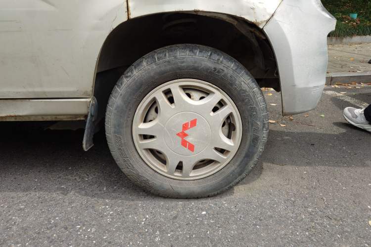 Used Wuling Zhiguang 2013 1.0L Practical Version Right Front Wheel Hub