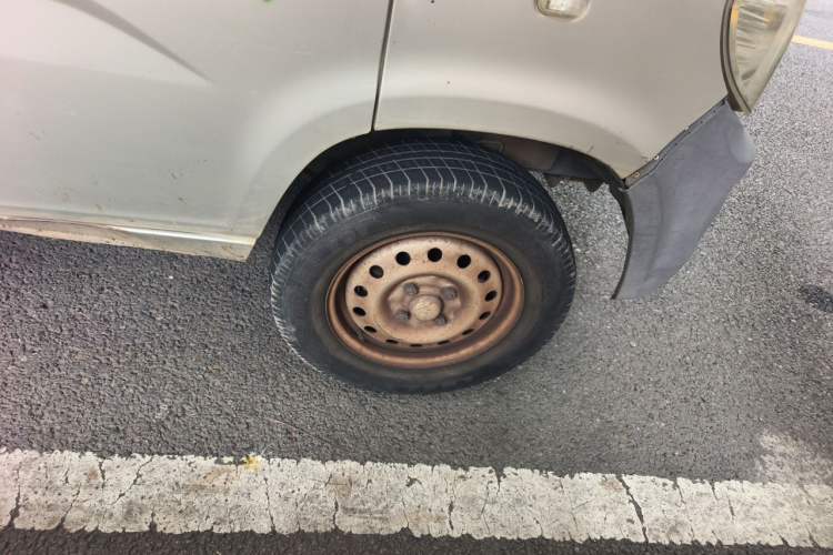 Used Wuling Zhiguang 2013 1.0L Practical Version Right Front Wheel Hub