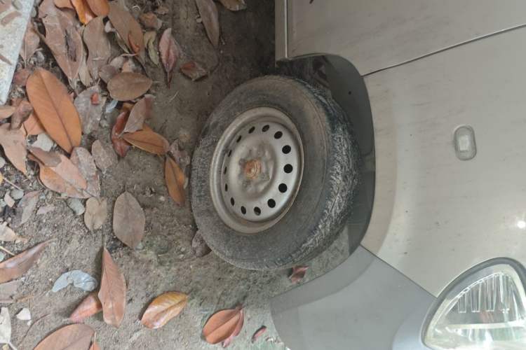 Used Wuling Zhiguang 2013 1.0L Practical Version Right Front Wheel Hub