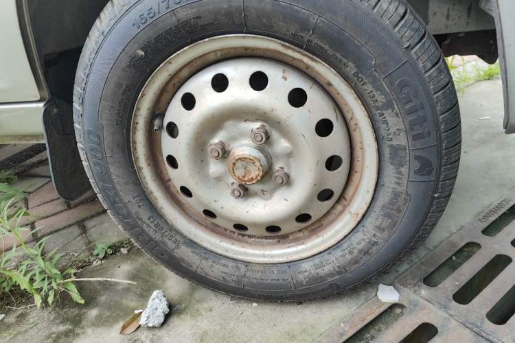 Used Wuling Zhiguang 2013 1.0L Base Version Right Front Wheel Hub