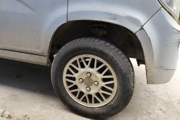 Used Wuling Zhiguang 2013 1.0L Practical Version Right Front Wheel Hub