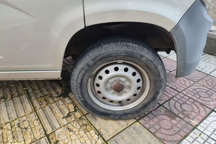Used Wuling Zhiguang 2013 1.0L Practical Version Right Front Wheel Hub