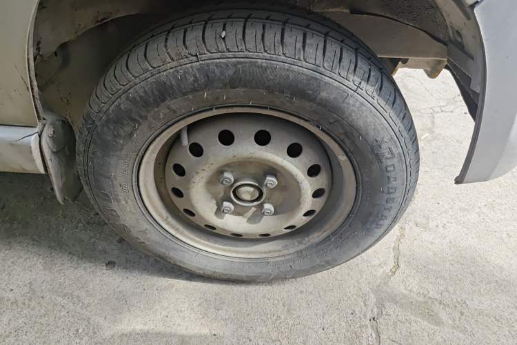 Used Wuling Zhiguang 2013 1.0L Practical Version Right Front Wheel Hub
