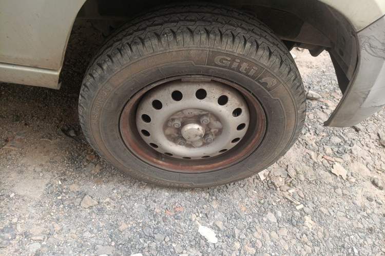 Used Wuling Zhiguang 2013 1.0L Practical Version Right Front Wheel Hub