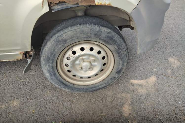 Used Wuling Zhiguang 2013 1.0L Practical Version Right Front Wheel Hub