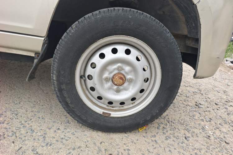 Used Wuling Zhiguang 2013 1.0L Practical Version Right Front Wheel Hub