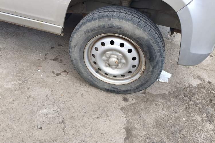 Used Wuling Zhiguang 2013 1.0L Practical Version Right Front Wheel Hub