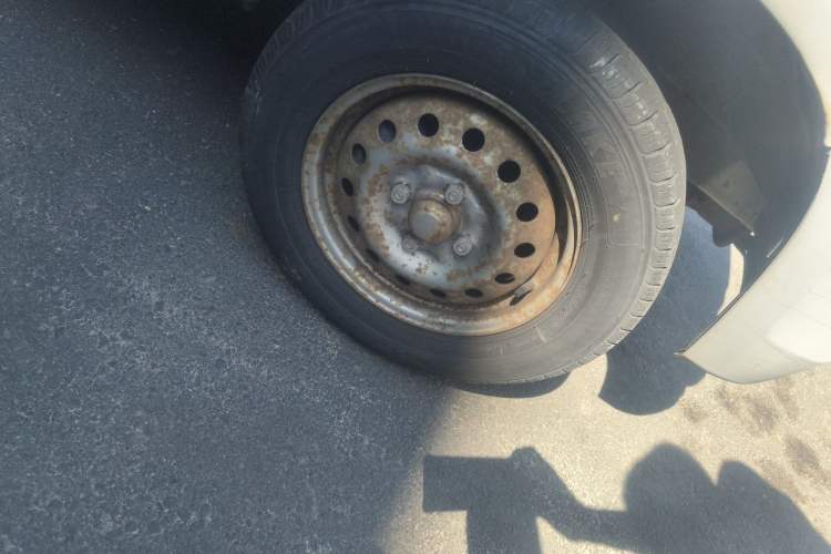 Used Wuling Zhiguang 2013 1.0L Practical Version Right Front Wheel Hub