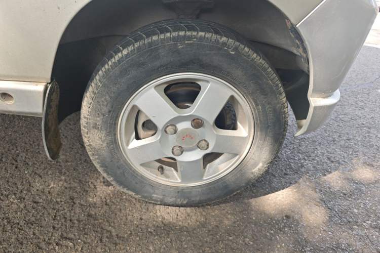 Used Wuling Zhiguang 2013 1.0L Practical Version Right Front Wheel Hub