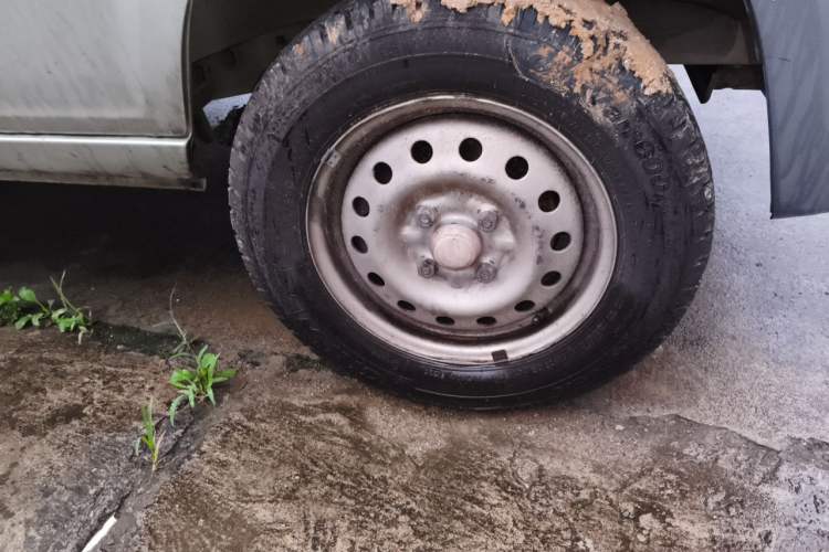Used Wuling Zhiguang 2013 1.0L Base Version Right Front Wheel Hub