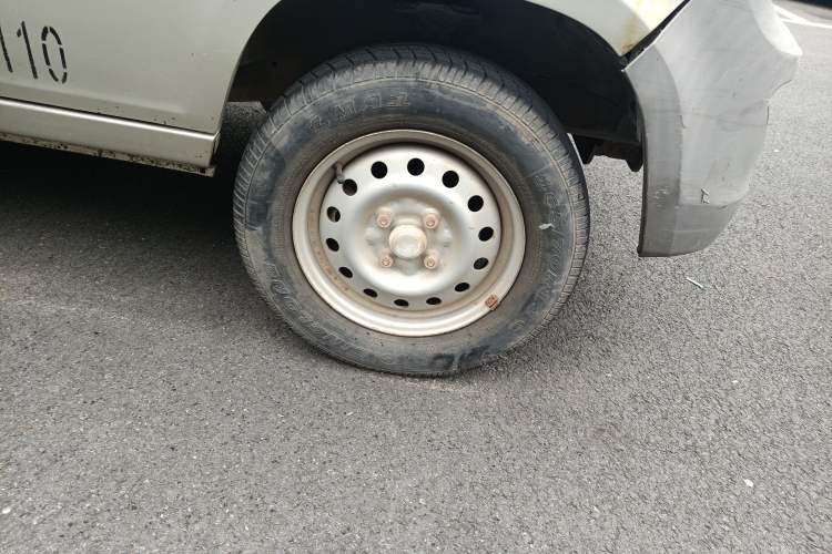 Used Wuling Zhiguang 2013 1.0L Practical Version Right Front Wheel Hub