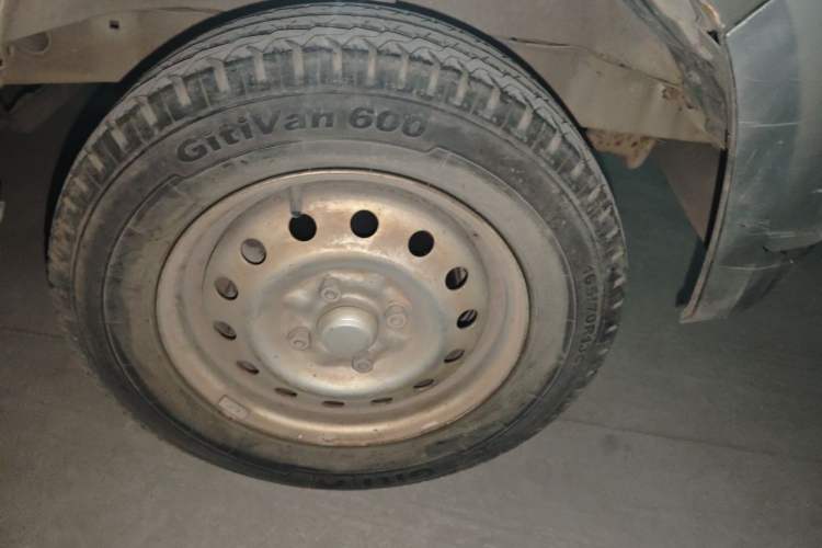 Used Wuling Zhiguang 2013 1.0L Practical Version Right Front Wheel Hub