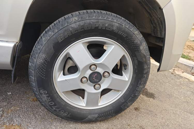 Used Wuling Zhiguang 2013 1.0L Practical Version Right Front Wheel Hub