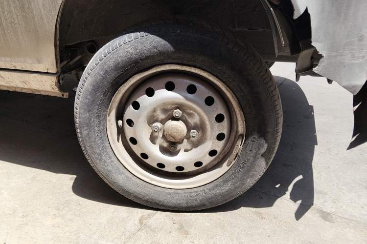 Used Wuling Zhiguang 2013 1.0L Practical Version Right Front Wheel Hub