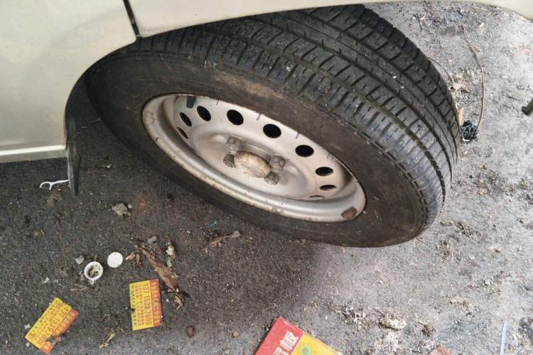 Used Wuling Zhiguang 2013 1.0L Practical Version Right Front Wheel Hub