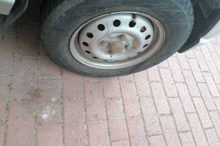 Used Wuling Zhiguang 2013 1.0L Practical Version Right Front Wheel Hub