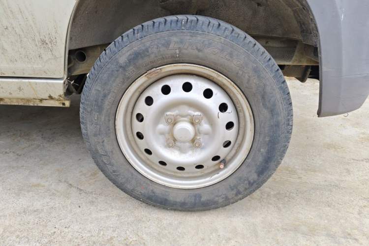 Used Wuling Zhiguang 2013 1.0L Practical Version Right Front Wheel Hub