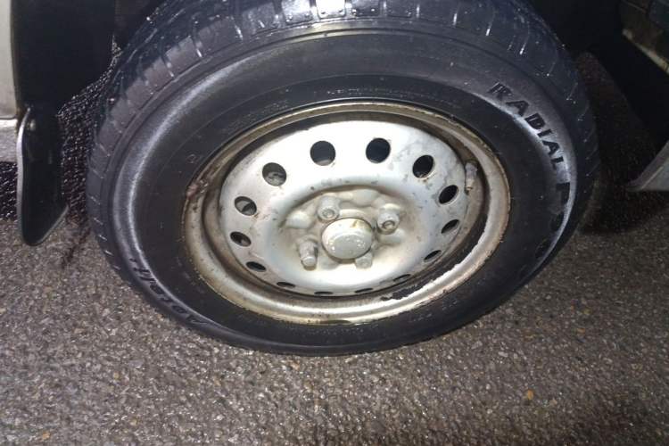 Used Wuling Zhiguang 2013 1.0L Practical Version Right Front Wheel Hub