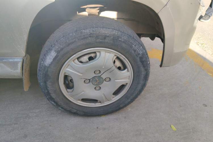Used Wuling Zhiguang 2013 1.0L Practical Version Right Front Wheel Hub