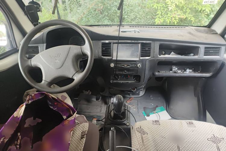 Used Wuling Zhiguang 2013 1.0L Practical Version Center Console