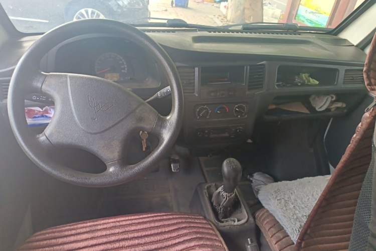Used Wuling Zhiguang 2013 1.0L Practical Version Center Console