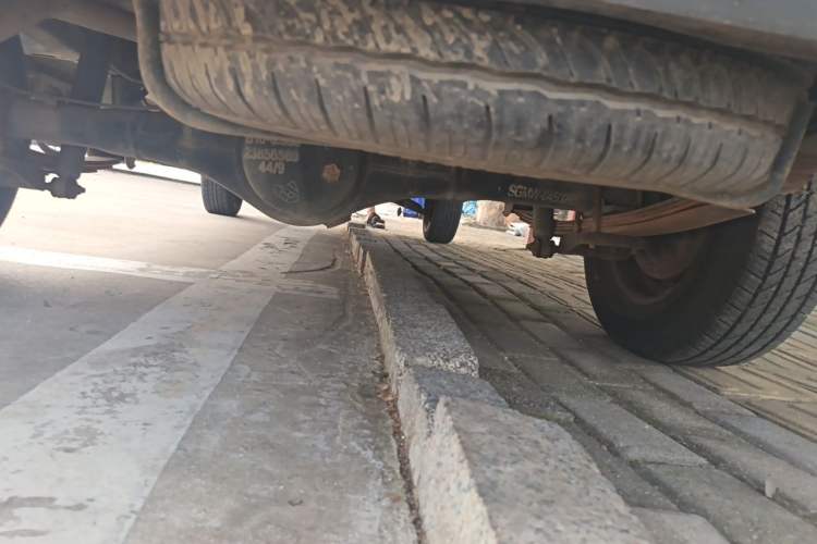 Used Wuling Zhiguang 2013 1.0L Practical Version Chassis Rear